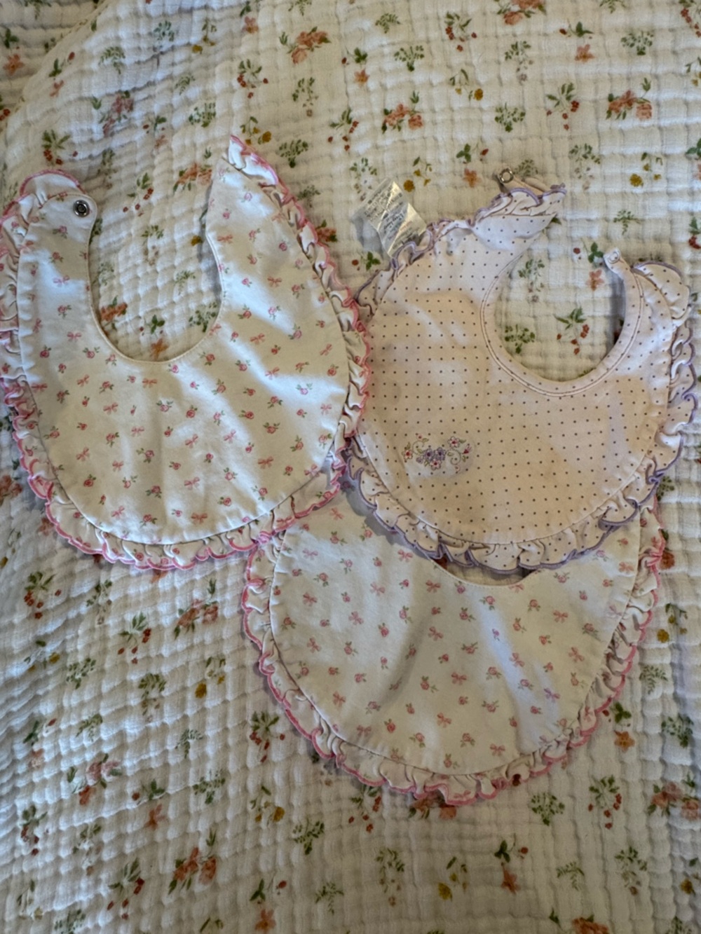 Kissy kissy bibs